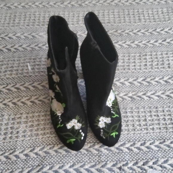 Botas - Picture 3 of 4